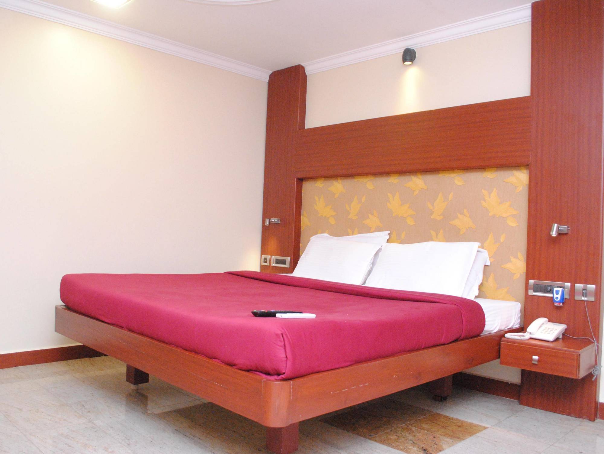 Everestparkresidency Hotel Tiruchirappalli Buitenkant foto